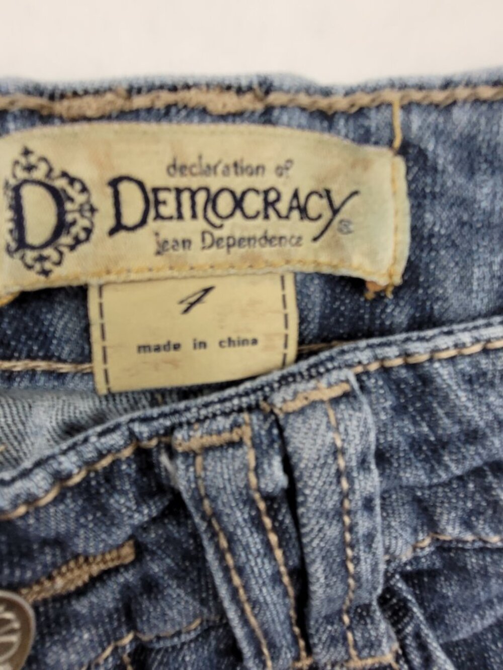 Democracy Jean Capris Women's 4 Blue Distressed Embellished Pockets Stretch - Picture 5 of 13